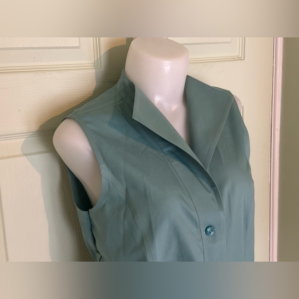 JONES NEW YORK Easy-Care Sleeveless Button-Up Shirt - Size 12 - Picture 4 of 7